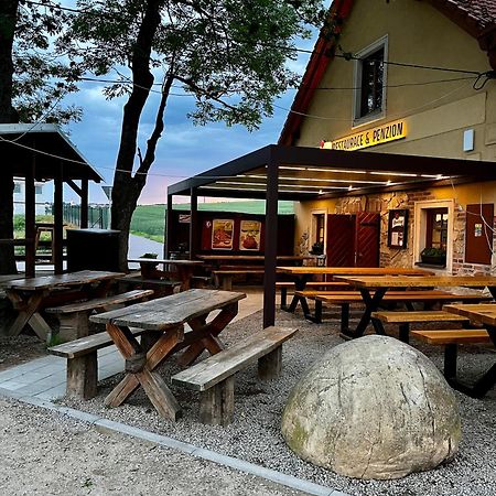 Penzion U Tří Jasanů Hotel Znojmo Bagian luar foto