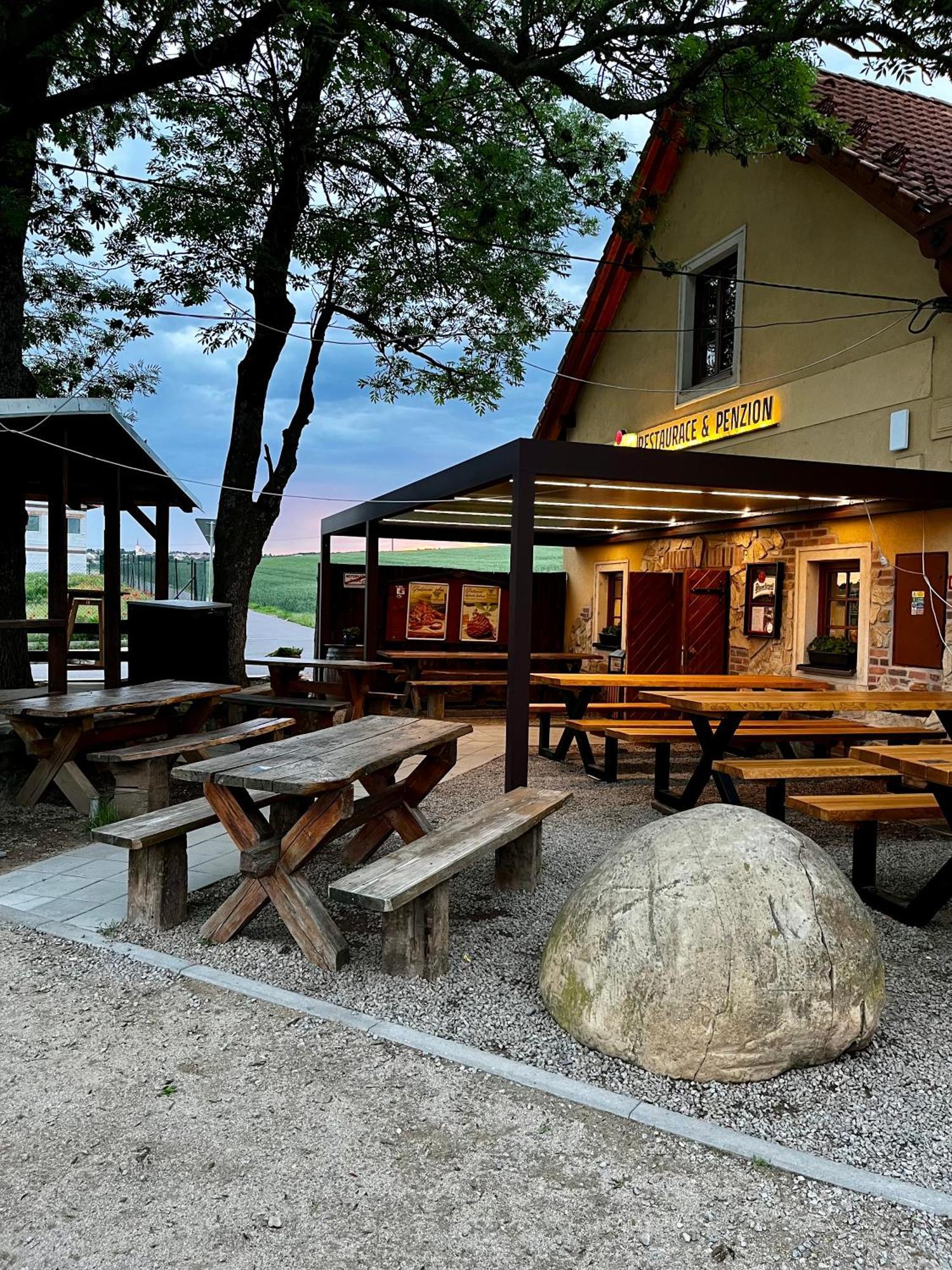 Penzion U Tří Jasanů Hotel Znojmo Bagian luar foto