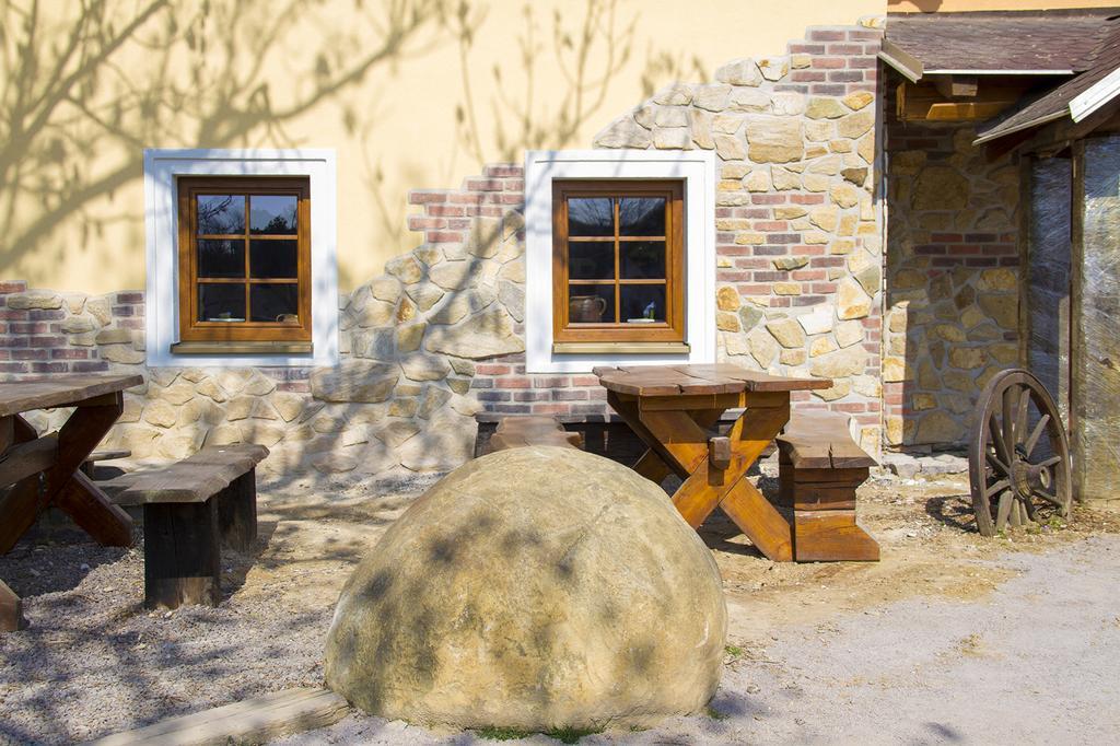 Penzion U Tří Jasanů Hotel Znojmo Bagian luar foto